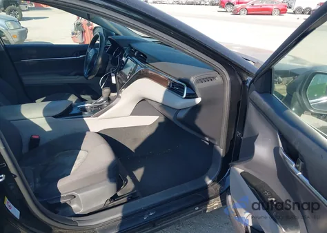 2018 Toyota Camry Le z USA, uszkodzony, nr VIN 4T1B11HK2JU662699